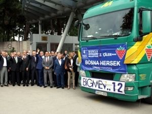 ilek, Bosna'daki byk sel felaketi sonras 16 TIR ile Bosnal ocuklara eya gnderdi